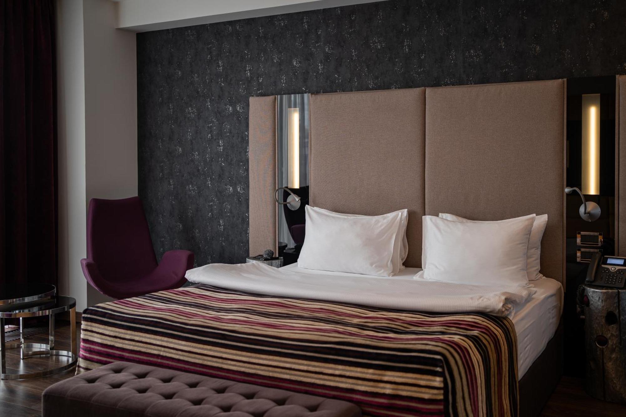 11 Mirrors Design Hotel Kyiv
